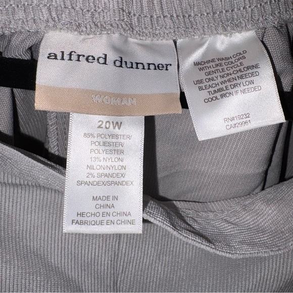 Alfred Dunner Women's Gray Lightweight Corduroy Proportioned Short Pants - Picture 6 of 7